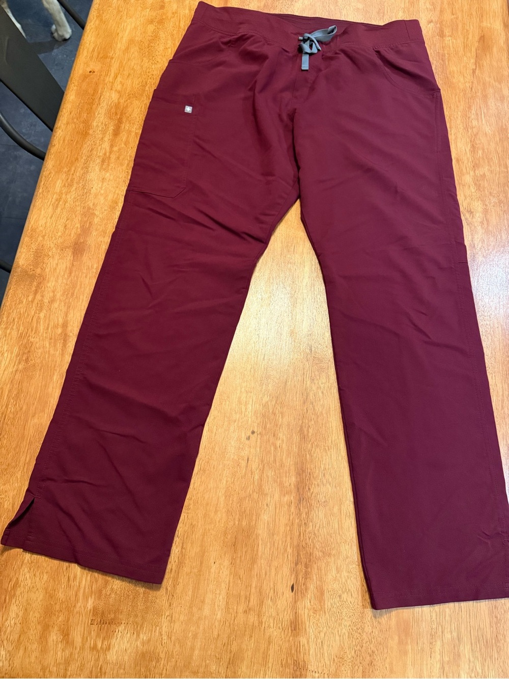 FIGS Womenβs X-Large Tall Kade in Burgundy